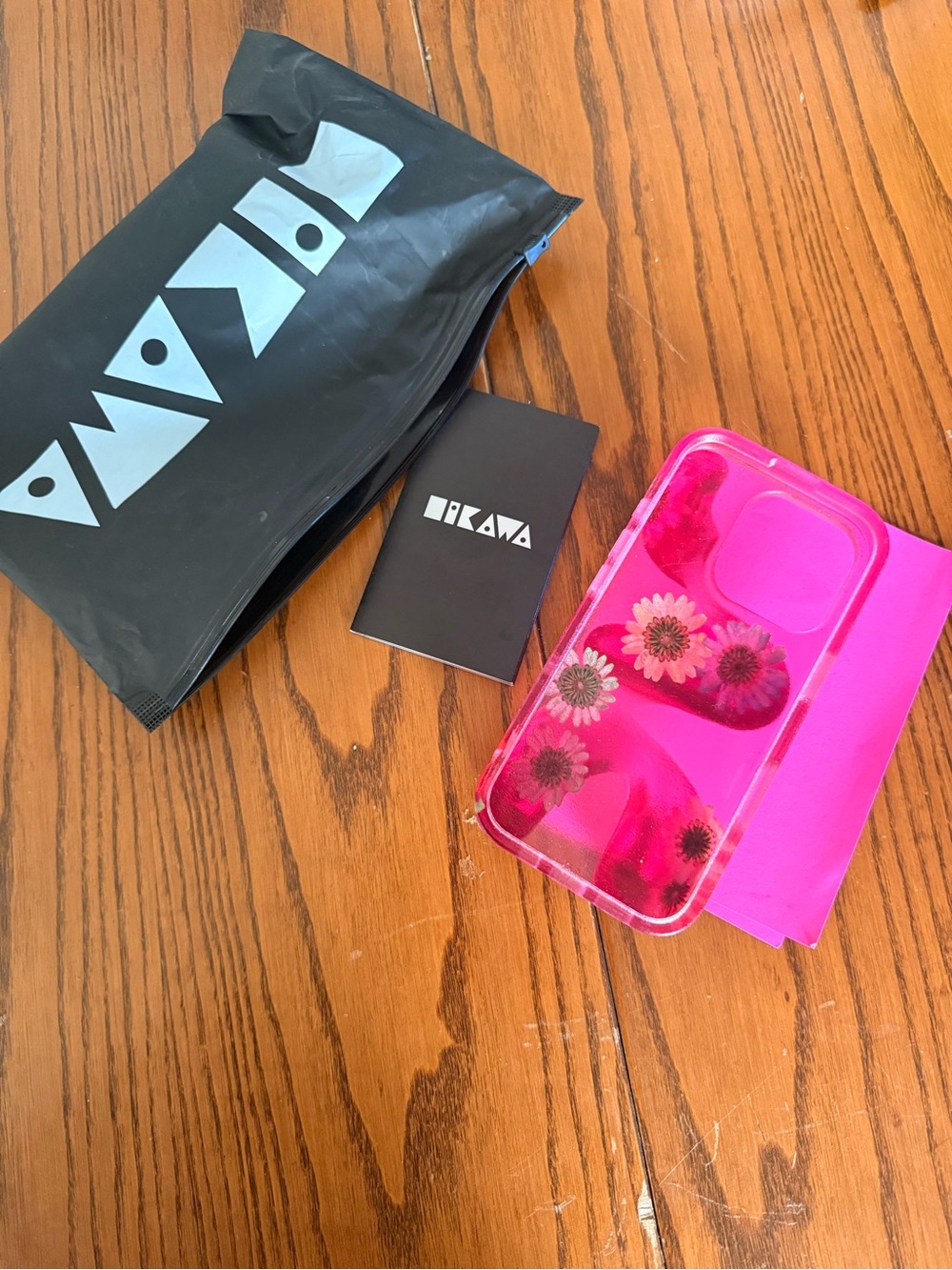 BAILEY HIKAWA Ishi Phone Case in Strawberry Flower iPhonr 16 Pro - Picture 7 of 8